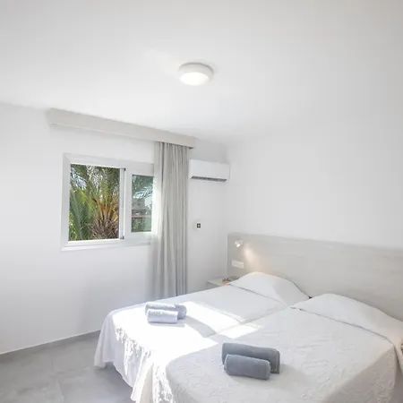 Pavlinia & Aparthotel 3*