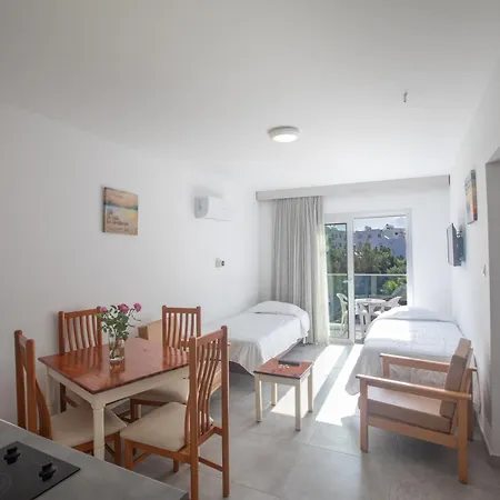 Pavlinia & Aparthotel