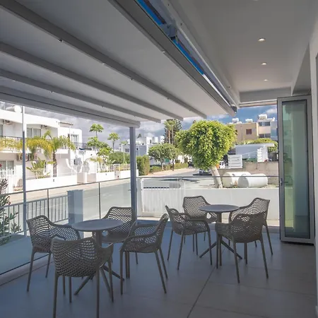 Pavlinia & Aparthotel 3*