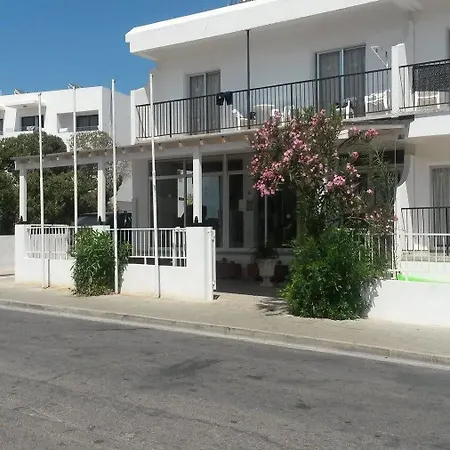 Aparthotel Pavlinia &