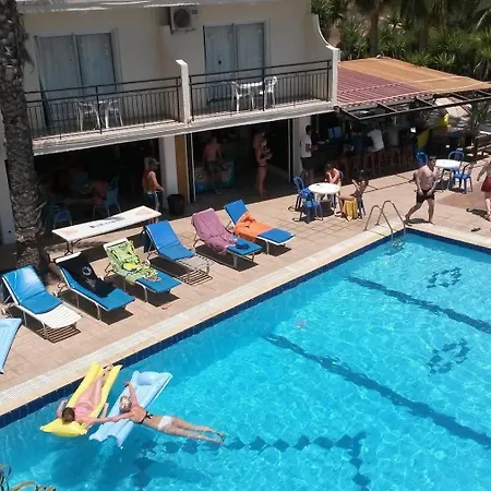 Pavlinia & Aparthotel 3*